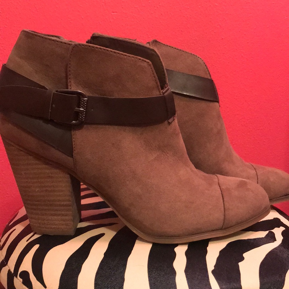 Short brown Carlos heels